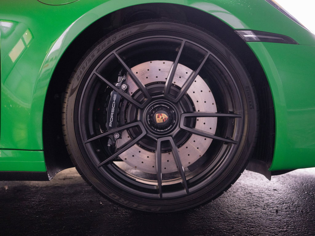 Porsche 992 Carrera 4 GTS