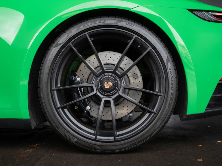 Porsche 992 Carrera 4 GTS