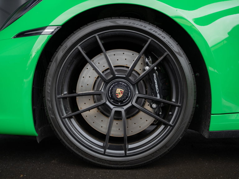 Porsche 992 Carrera 4 GTS