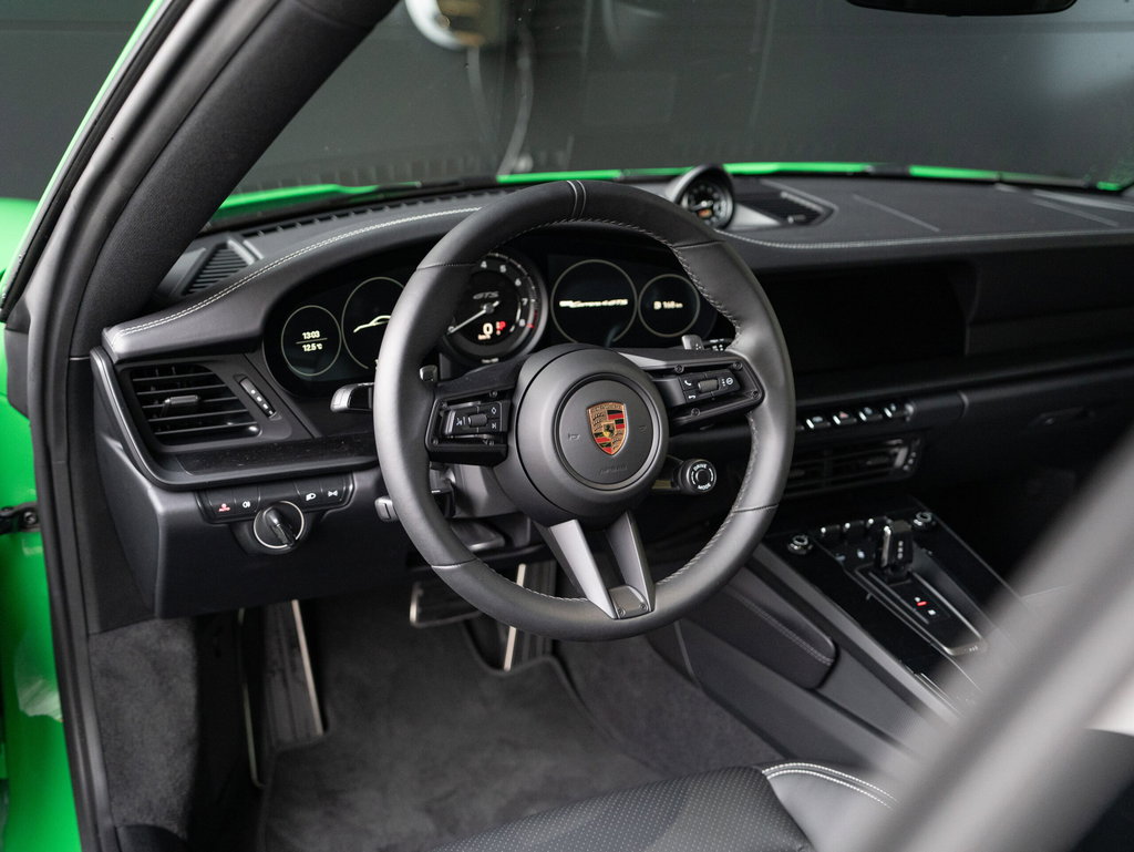 Porsche 992 Carrera 4 GTS