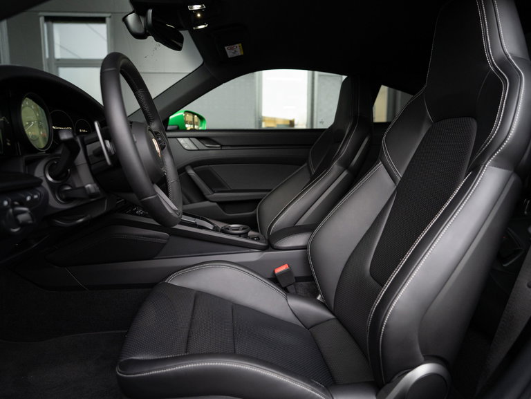 Porsche 992 Carrera 4 GTS