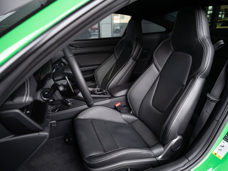 Porsche 992 Carrera 4 GTS