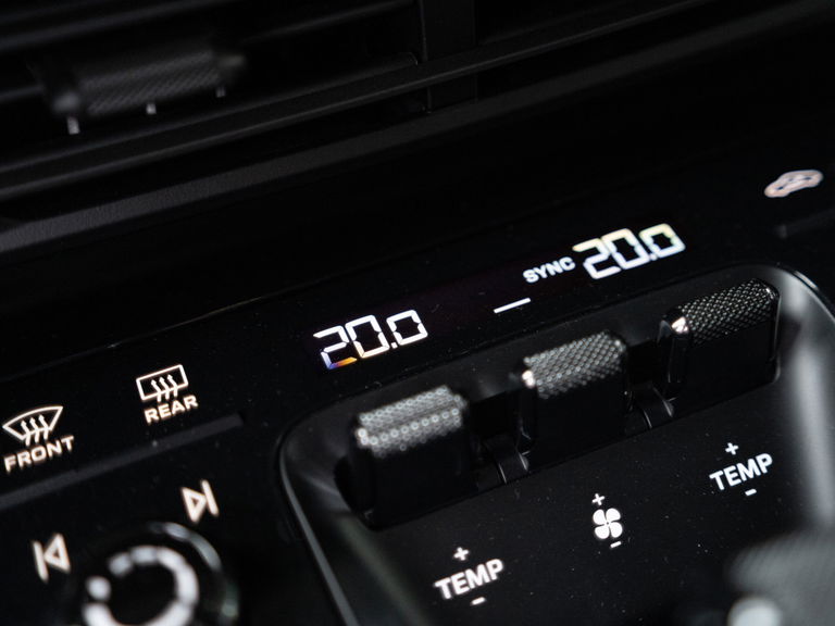 Porsche 992 Carrera 4 GTS