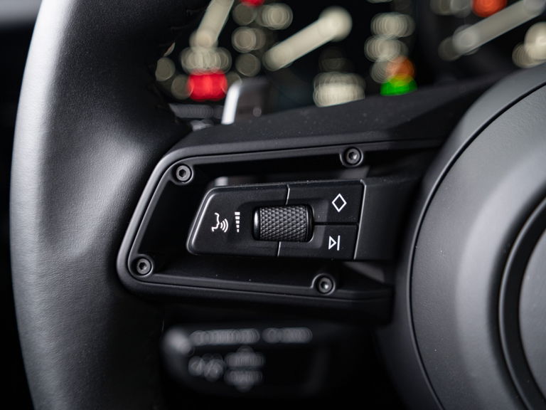 Porsche 992 Carrera 4 GTS