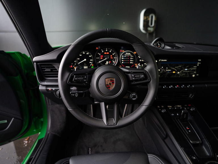 Porsche 992 Carrera 4 GTS