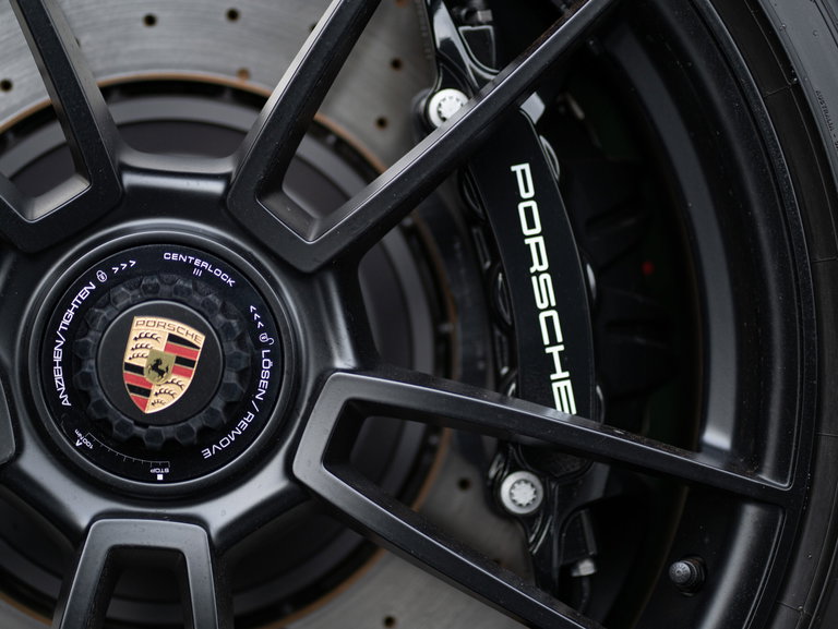 Porsche 992 Carrera 4 GTS