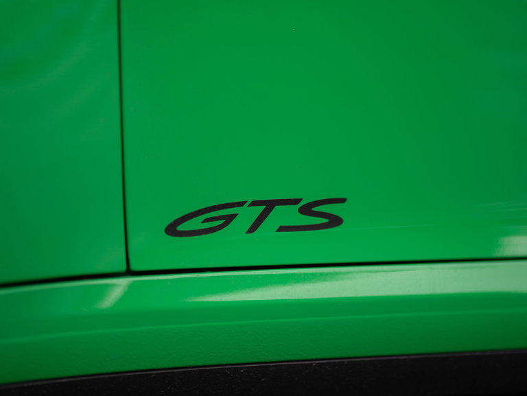Porsche 992 Carrera 4 GTS