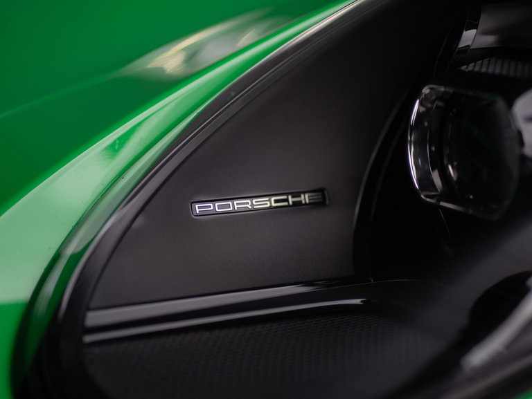 Porsche 992 Carrera 4 GTS