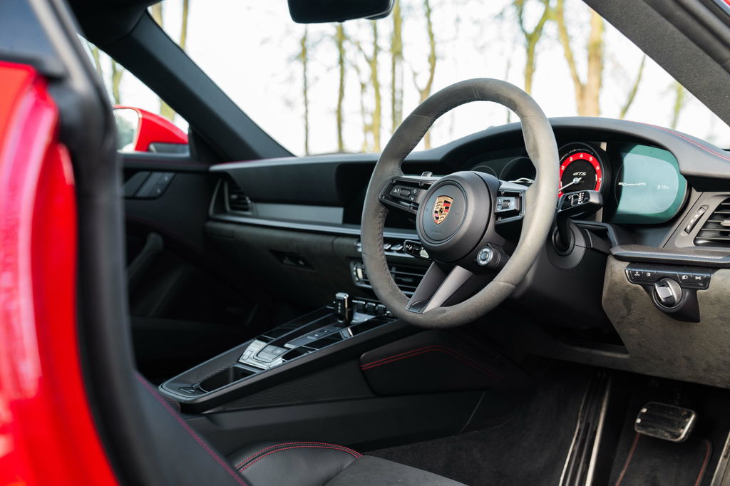 Porsche 992 Carrera 4 GTS