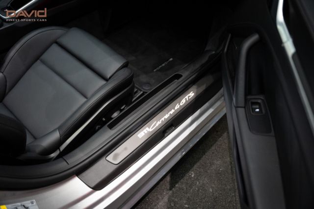 Porsche 992 Carrera 4 GTS