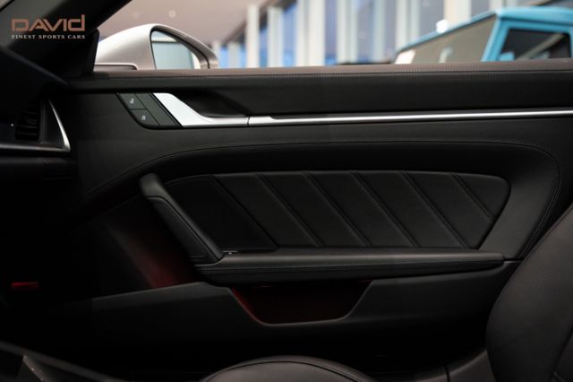 Porsche 992 Carrera 4 GTS