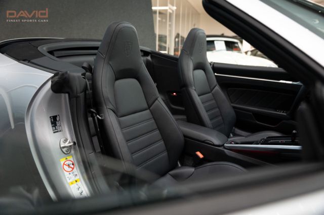 Porsche 992 Carrera 4 GTS