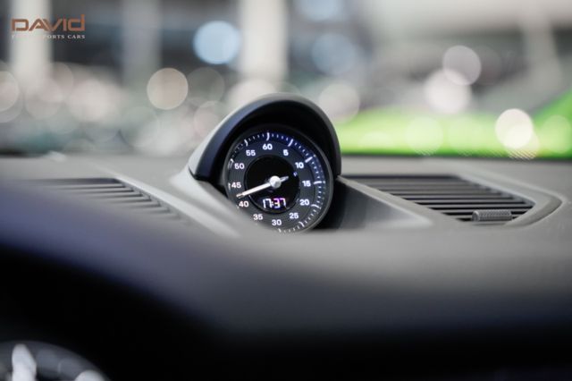 Porsche 992 Carrera GTS