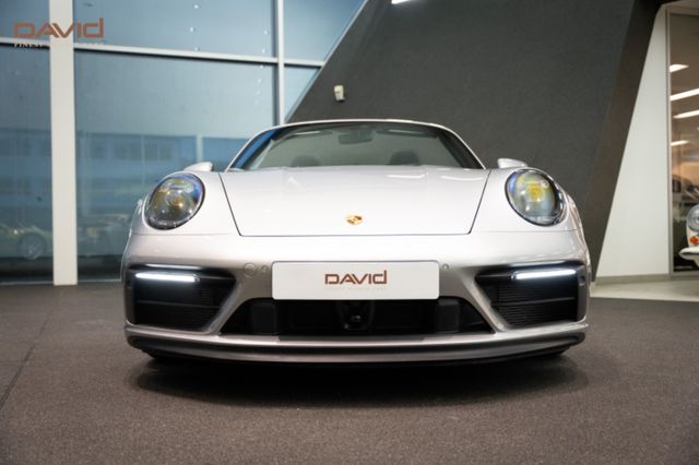 Porsche 992 Carrera 4 GTS