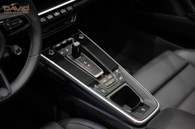 Porsche 992 Carrera 4 GTS