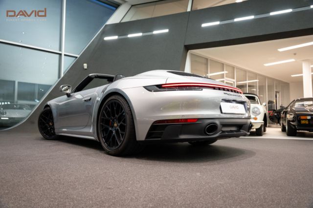 Porsche 992 Carrera 4 GTS