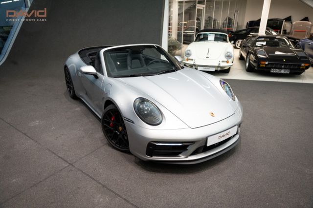 Porsche 992 Carrera 4 GTS