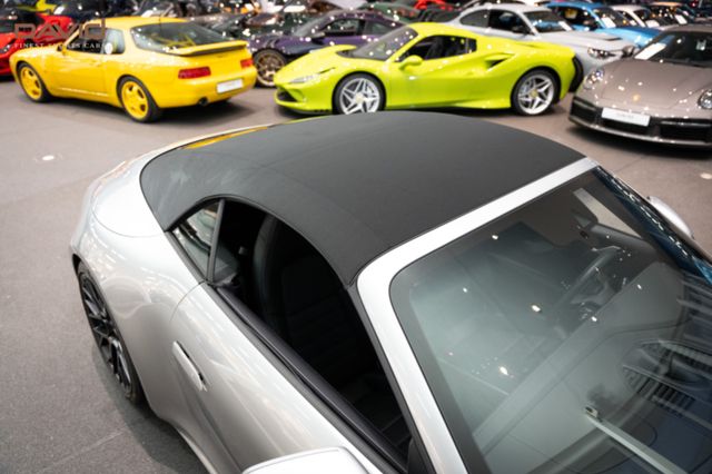 Porsche 992 Carrera 4 GTS