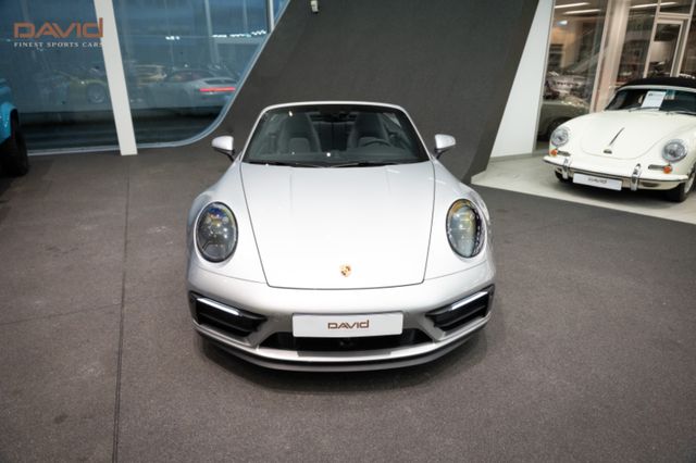 Porsche 992 Carrera 4 GTS