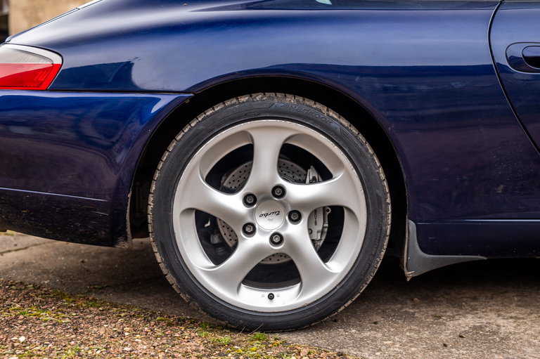 Porsche 996 Carrera 4