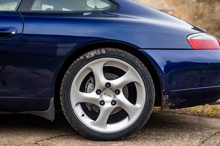Porsche 996 Carrera 4