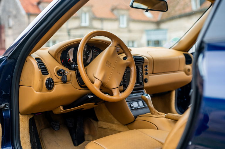 Porsche 996 Carrera 4