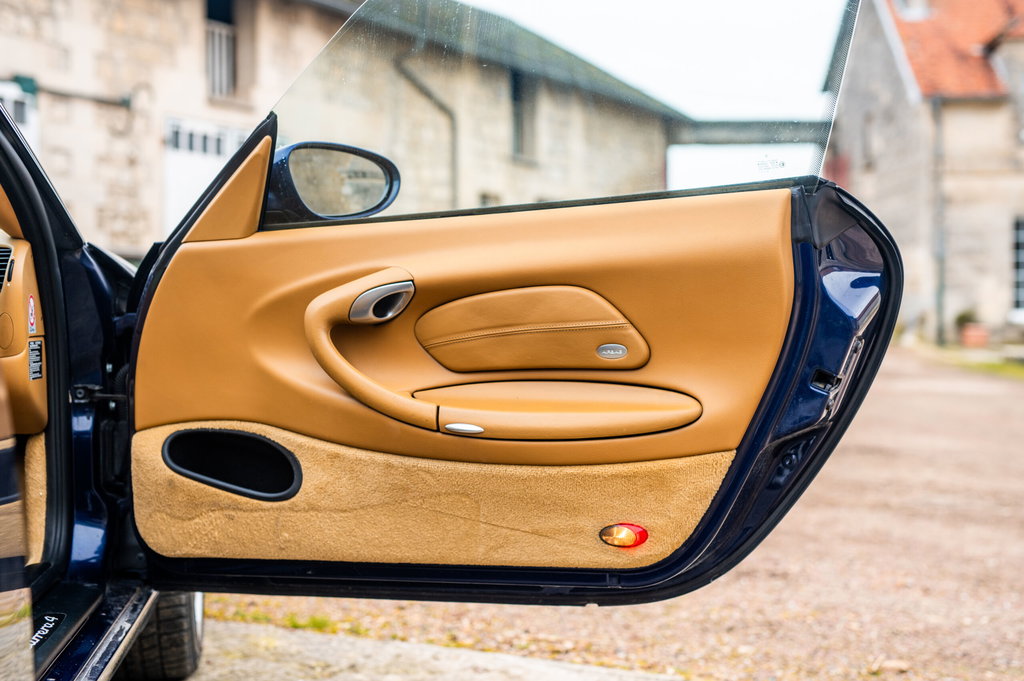 Porsche 996 Carrera 4