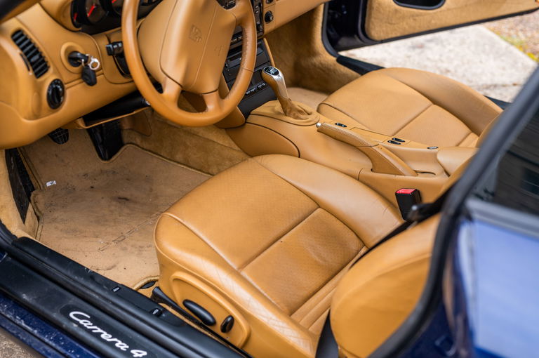 Porsche 996 Carrera 4