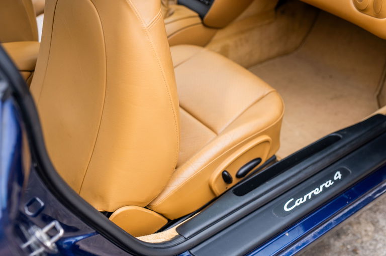 Porsche 996 Carrera 4