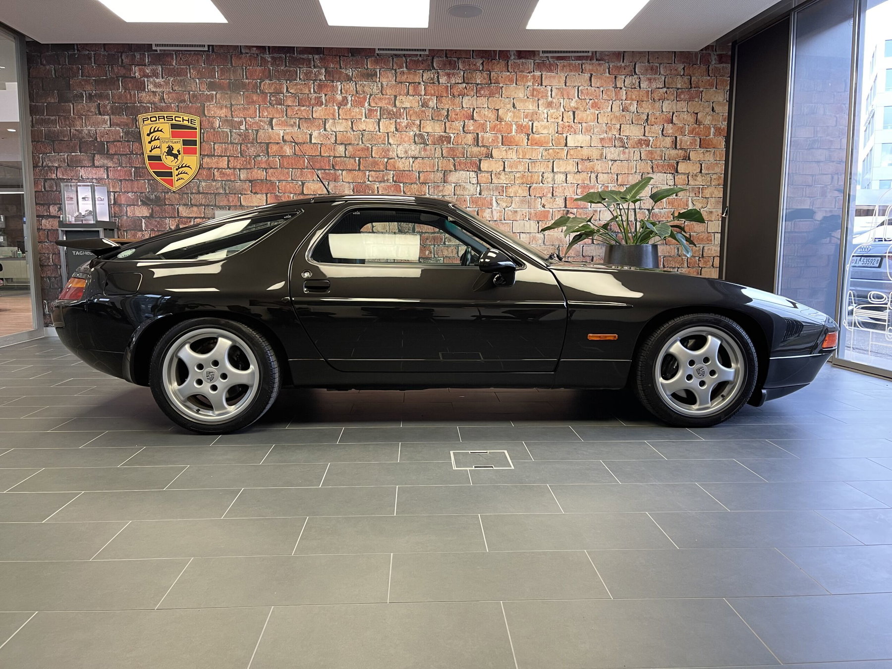 Porsche 928 GTS 1993 - elferspot.com - Marketplace for Porsche