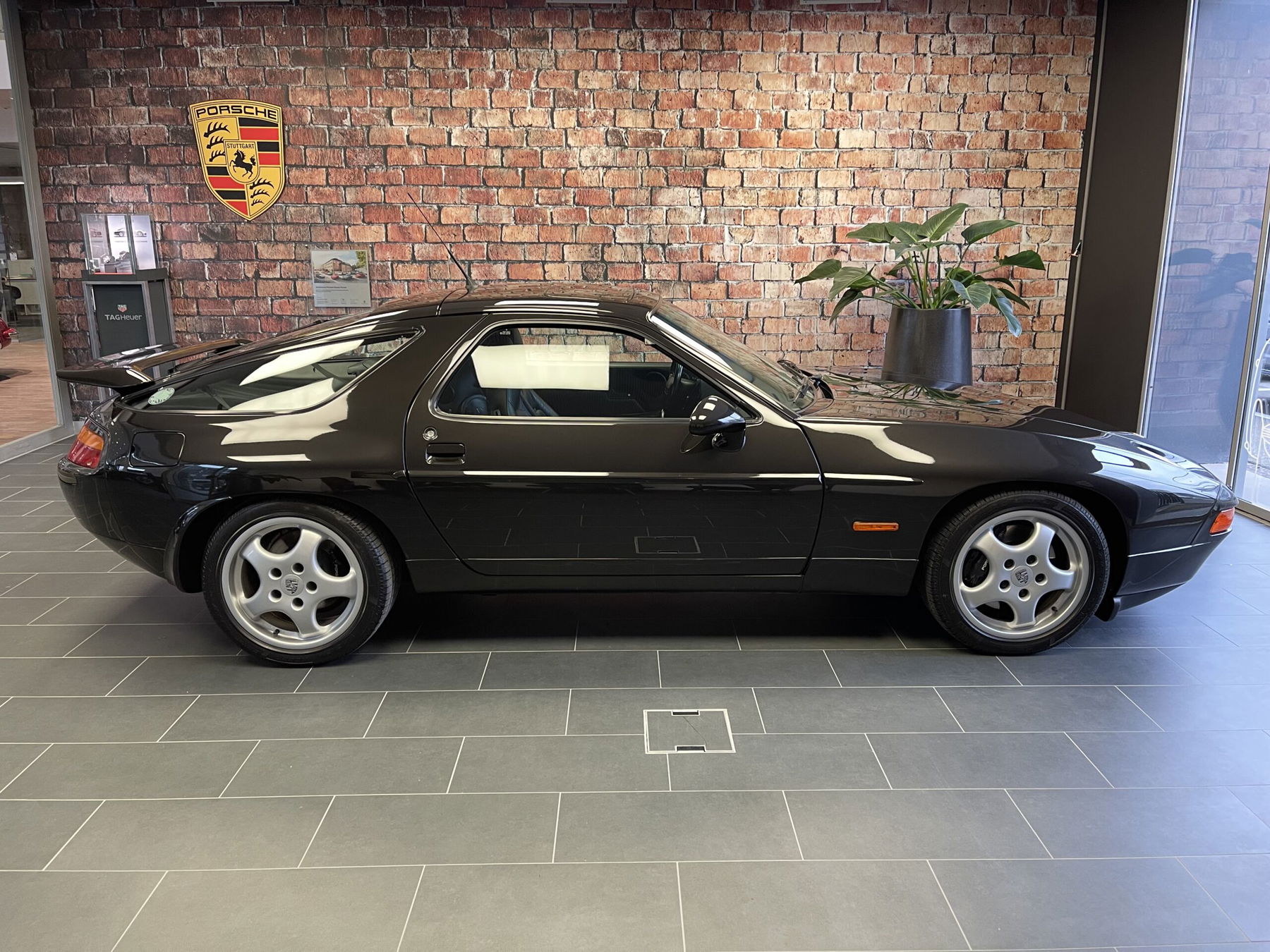 Porsche 928 GTS 1993 - elferspot.com - Marketplace for Porsche