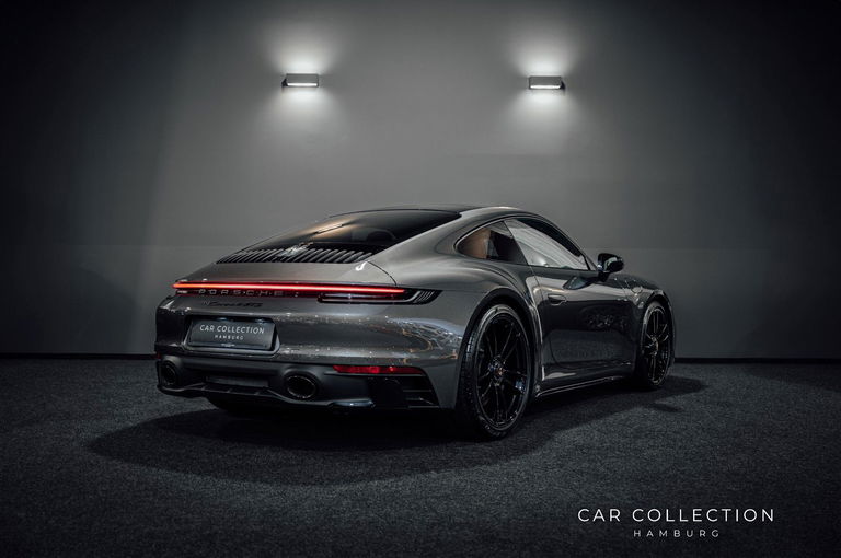 Porsche 992 Carrera 4 GTS