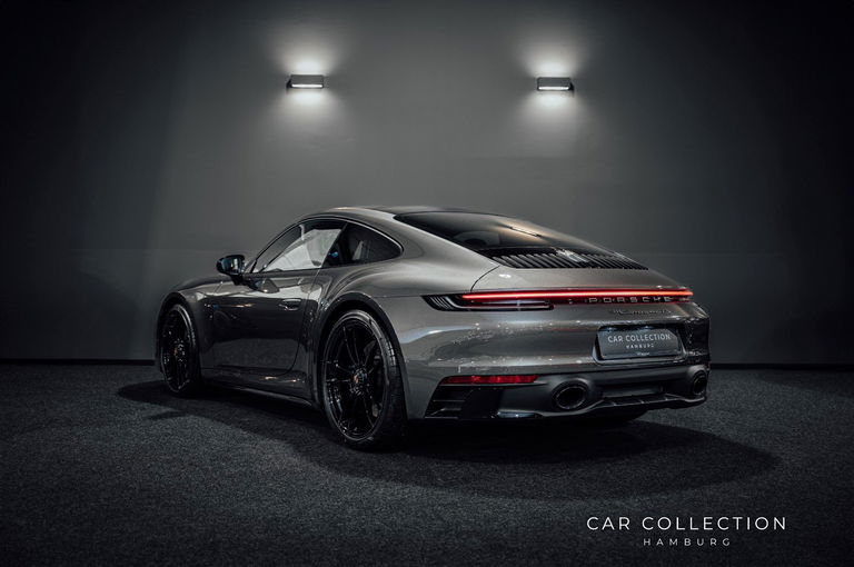 Porsche 992 Carrera 4 GTS