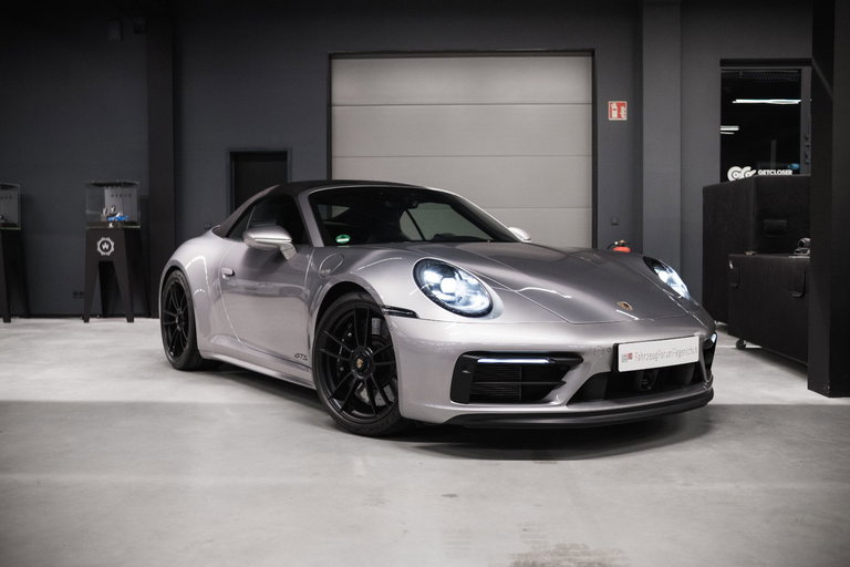 Porsche 992 Carrera 4 GTS