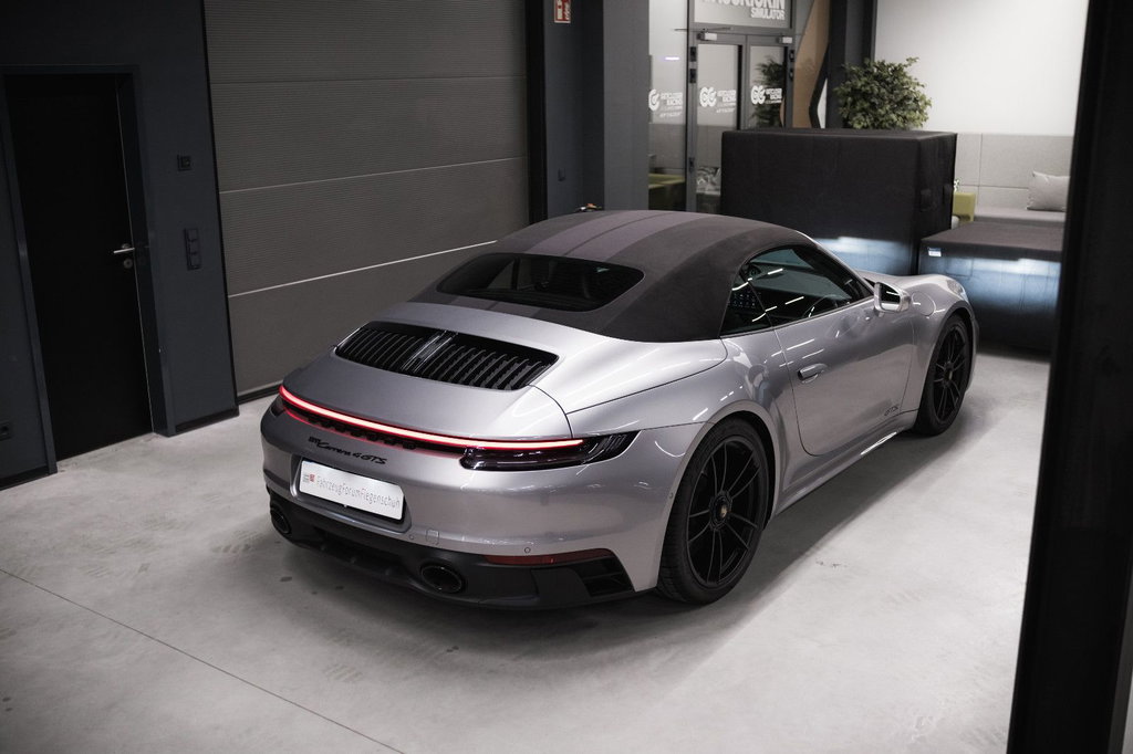 Porsche 992 Carrera 4 GTS