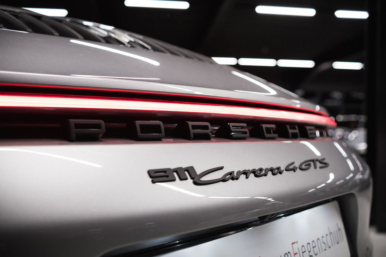 Porsche 992 Carrera 4 GTS