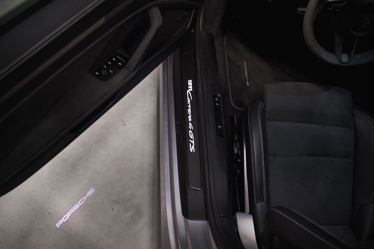 Porsche 992 Carrera 4 GTS