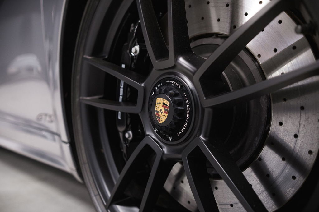 Porsche 992 Carrera 4 GTS