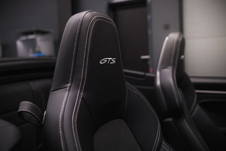 Porsche 992 Carrera 4 GTS