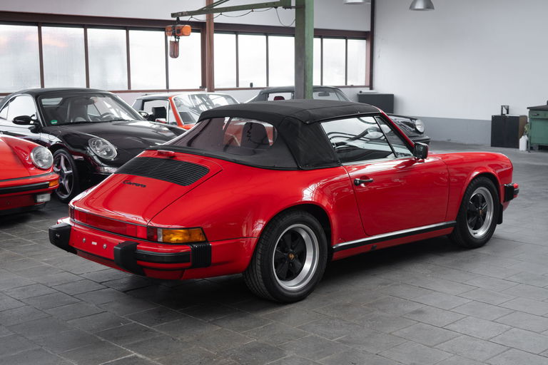 Porsche 911 Carrera 3.2 (US)