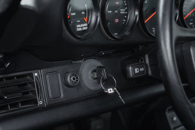 Porsche 911 Carrera 3.2 (US)