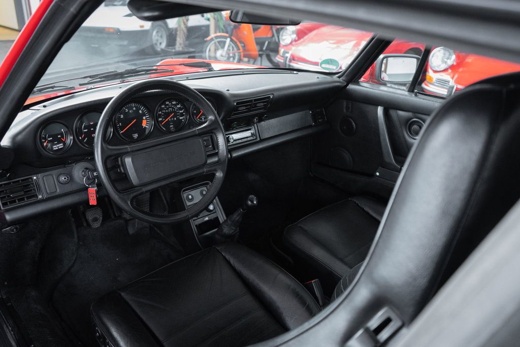 Porsche 911 Carrera 3.2 (US)