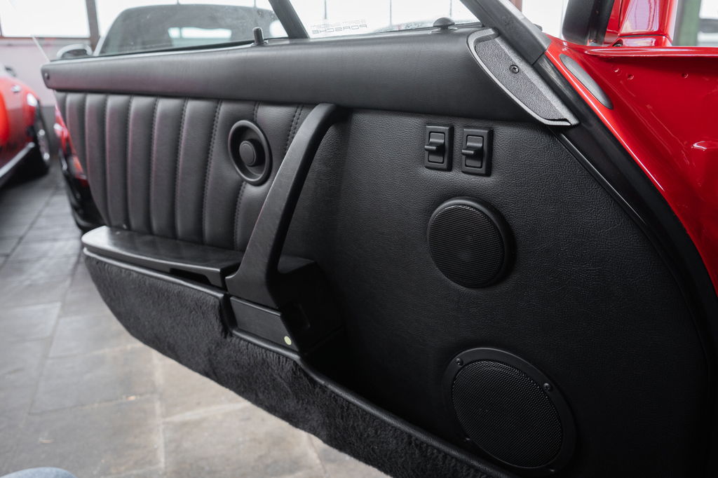 Porsche 911 Carrera 3.2 (US)