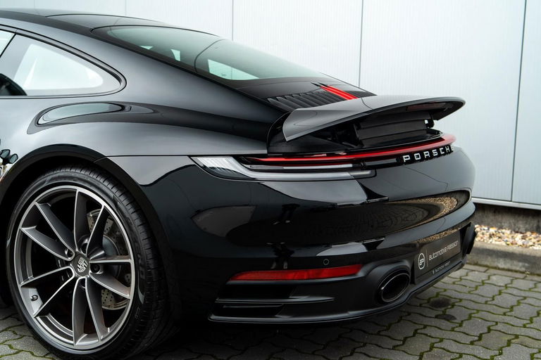 Porsche 992 Carrera