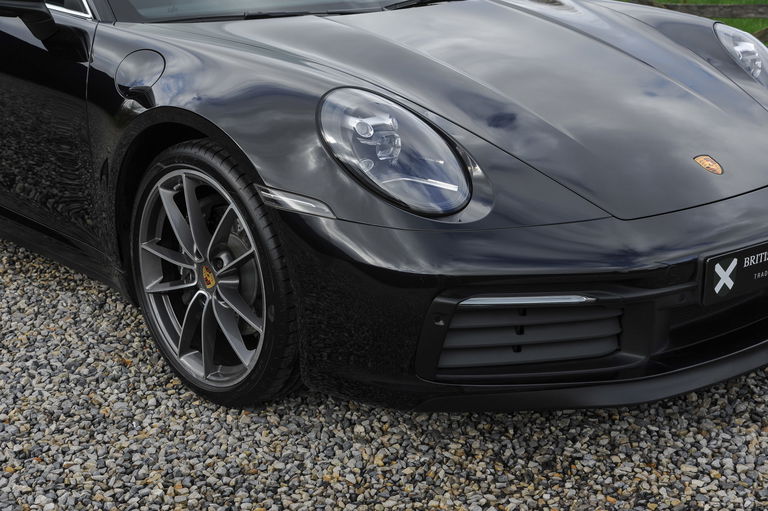 Porsche 992 Carrera 4