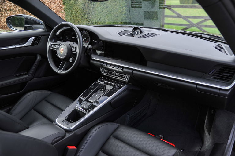 Porsche 992 Carrera 4