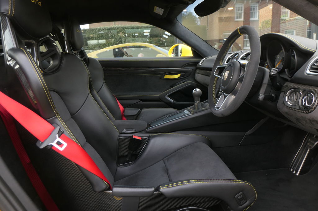 Porsche 981 Cayman GT4