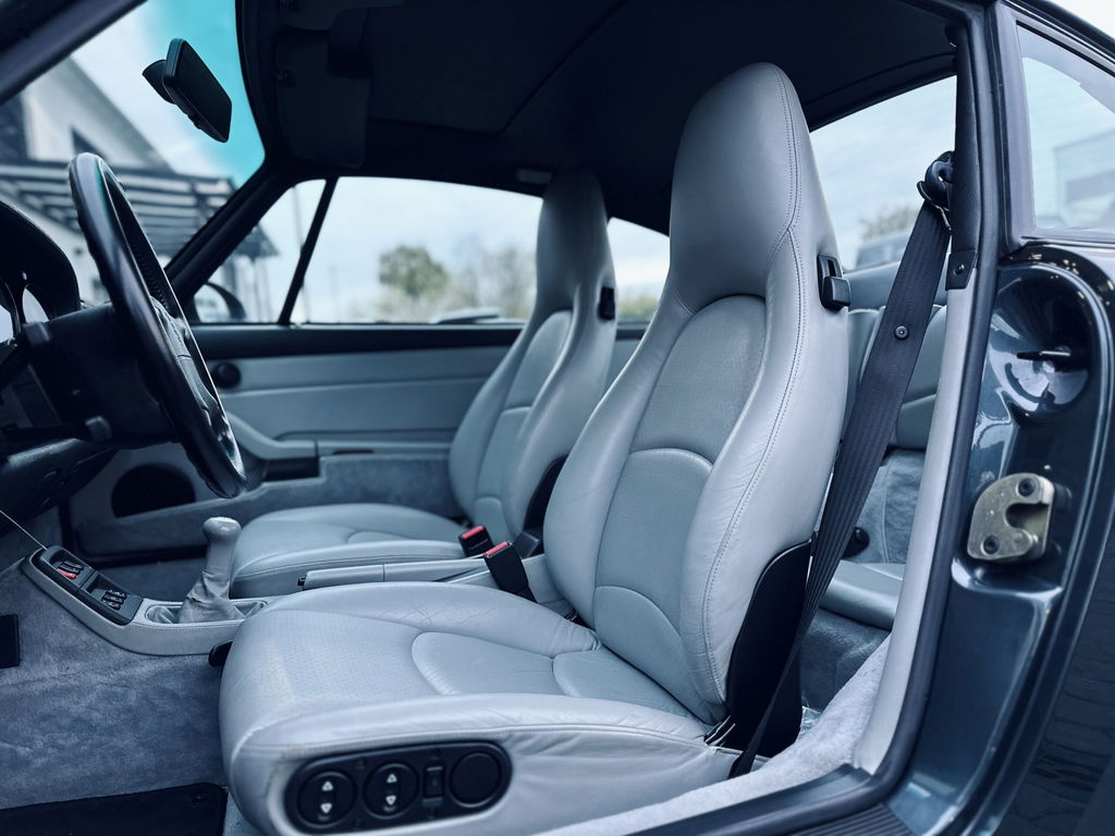 Porsche 993 Carrera 4