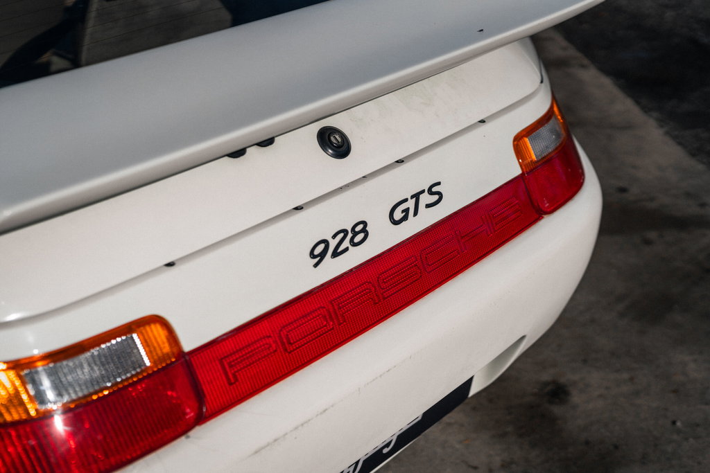 Porsche 928 S4