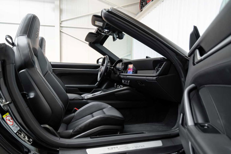 Porsche 992 Carrera